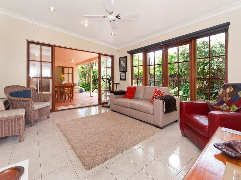 4 Thynne Avenue, Norman Park QLD 4170