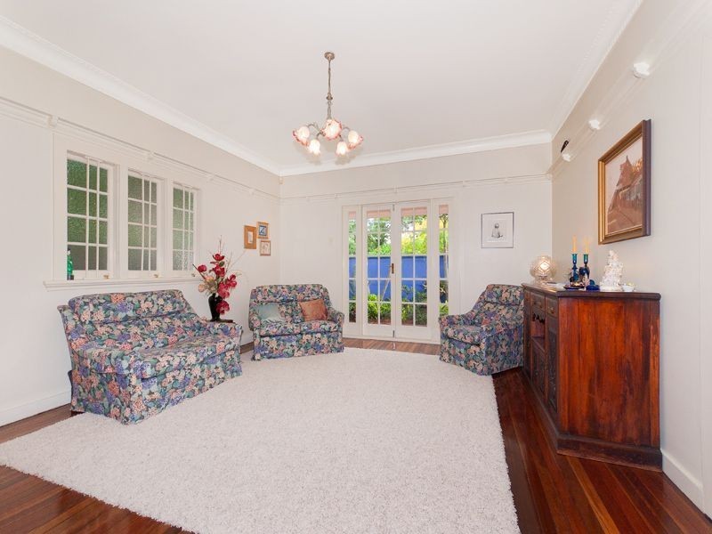 4 Thynne Avenue, Norman Park QLD 4170