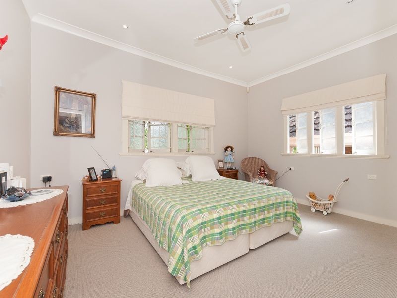 4 Thynne Avenue, Norman Park QLD 4170