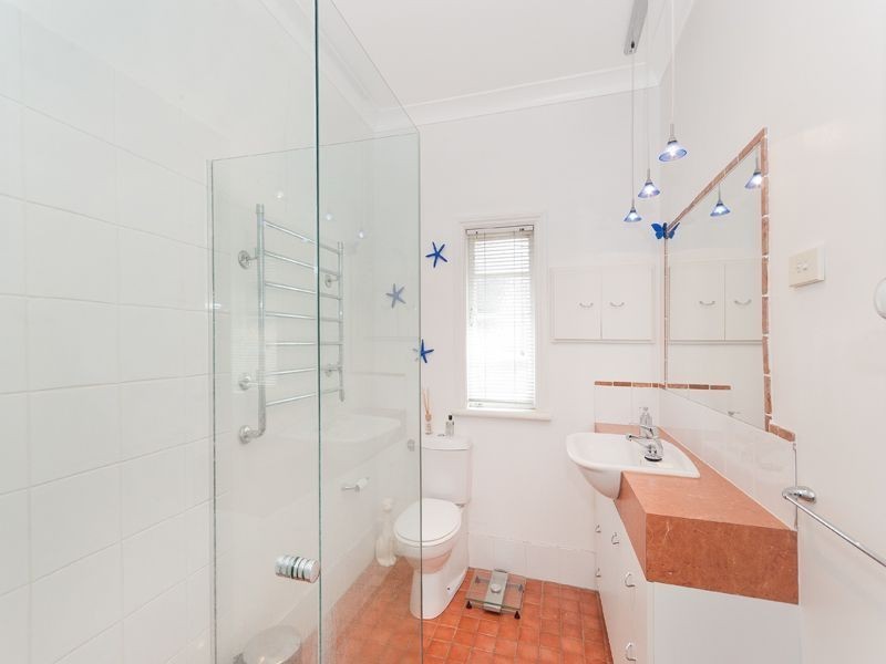 4 Thynne Avenue, Norman Park QLD 4170