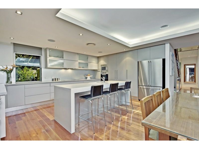11 Crucis Street, Coorparoo QLD 4151