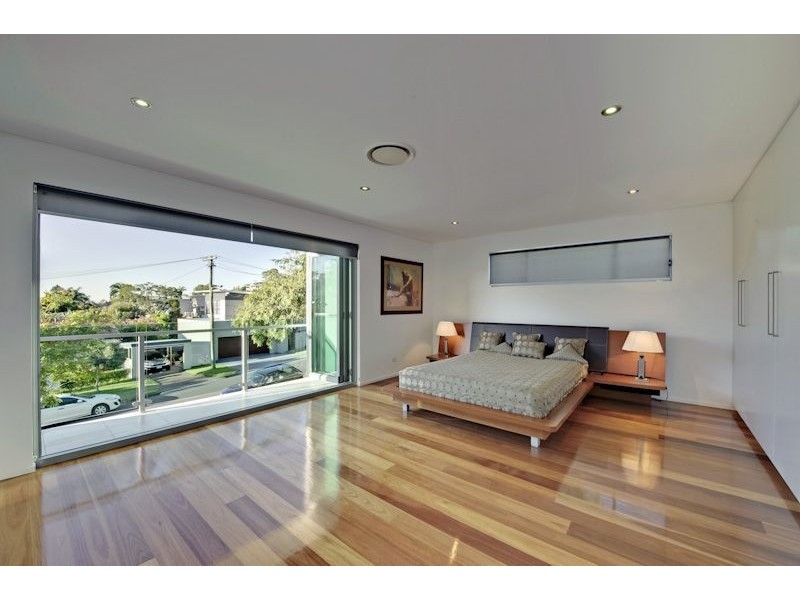 11 Crucis Street, Coorparoo QLD 4151