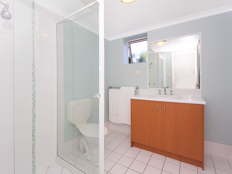 1/24 McLay Street, Coorparoo QLD 4151