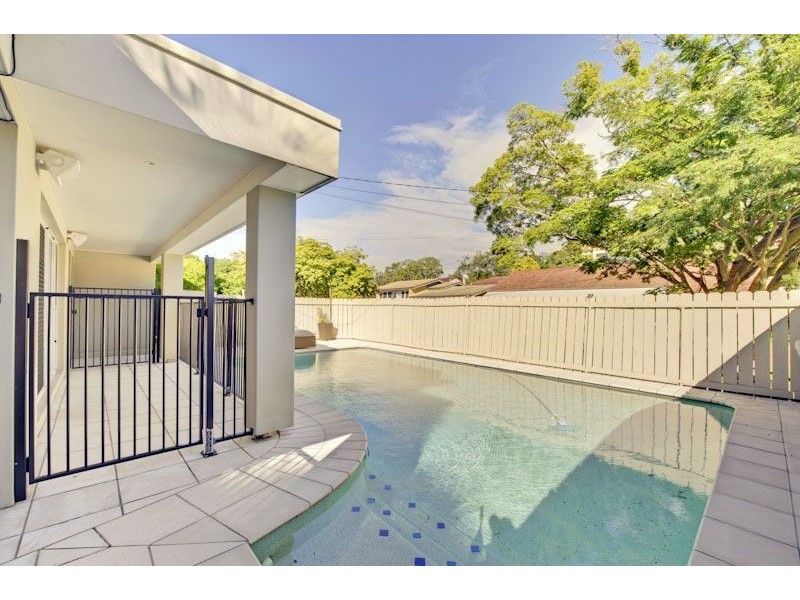 10 Gardenvale Street, Holland Park West QLD 4121