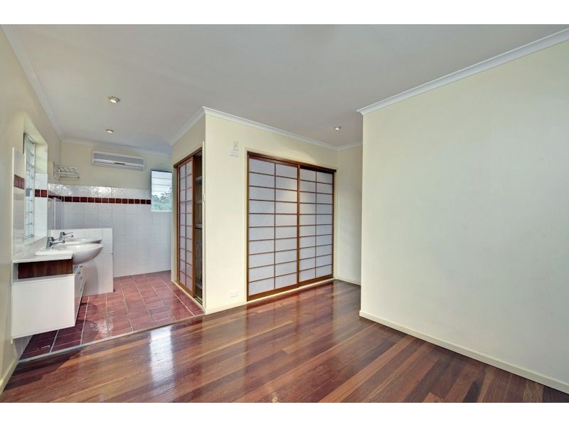 10 Gardenvale Street, Holland Park West QLD 4121