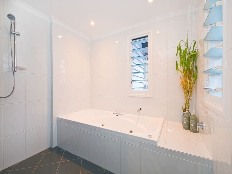 56 Henderson Street, Camp Hill QLD 4152