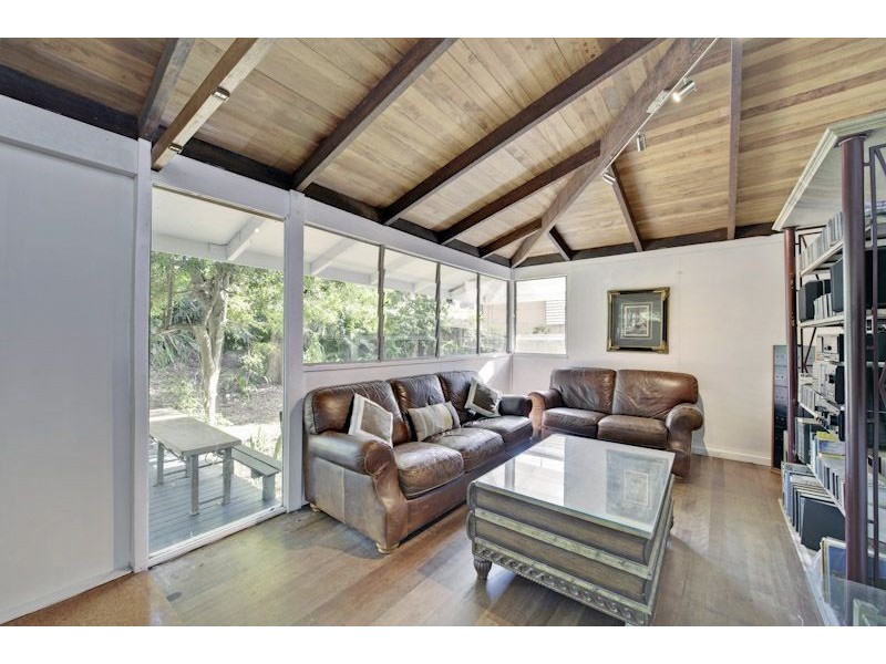 18 Sapphire Street, Holland Park QLD 4121