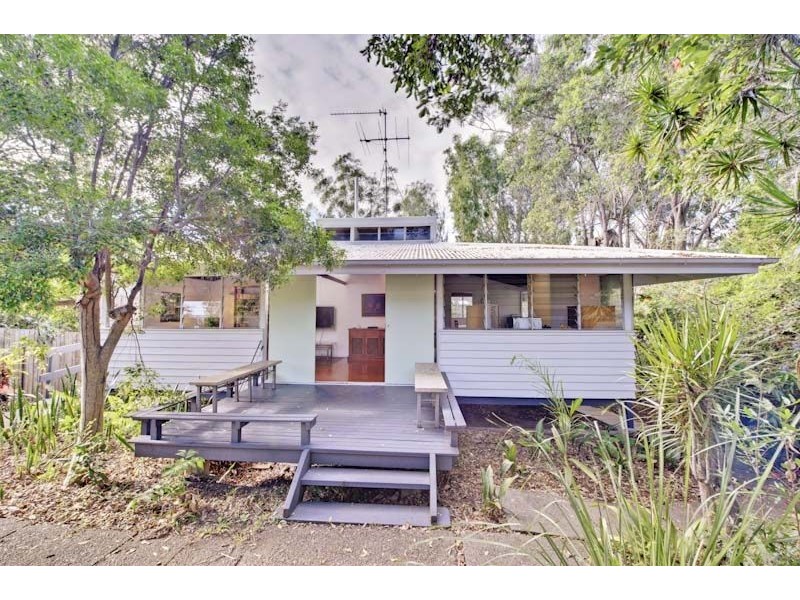 18 Sapphire Street, Holland Park QLD 4121