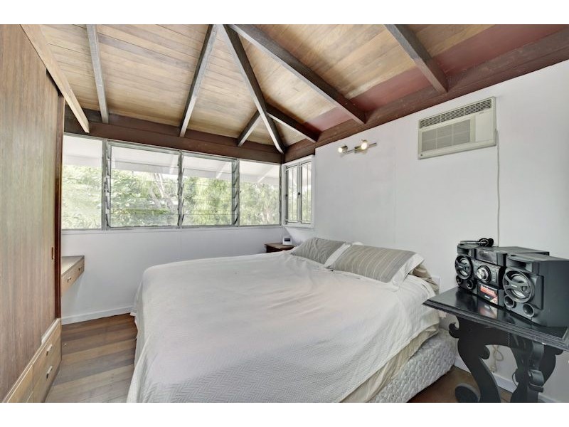 18 Sapphire Street, Holland Park QLD 4121