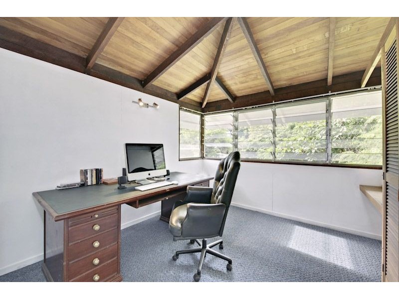 18 Sapphire Street, Holland Park QLD 4121