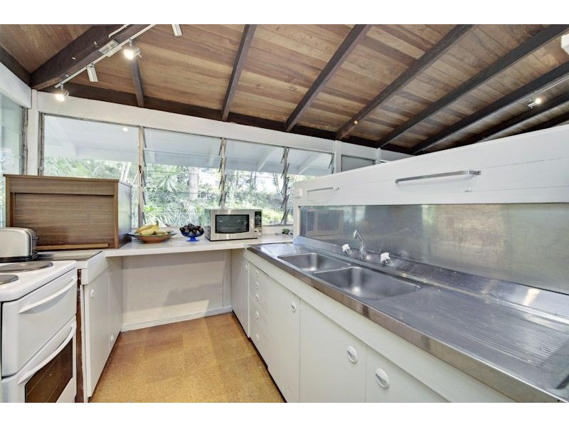 18 Sapphire Street, Holland Park QLD 4121