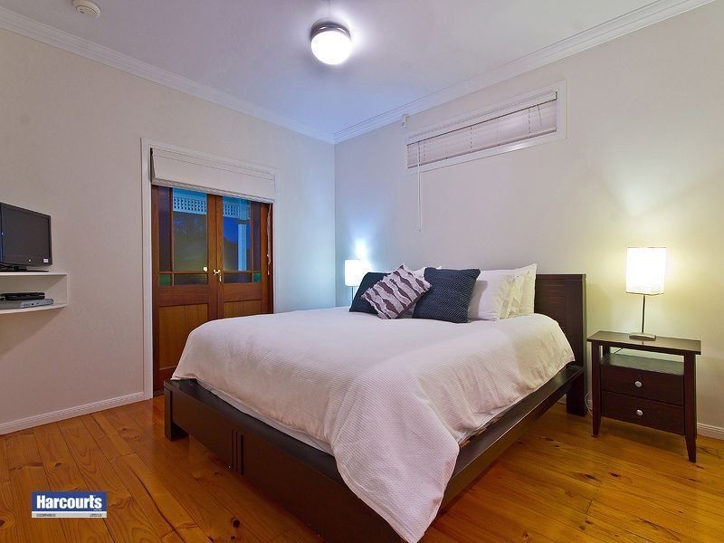 42 Gladstone Street, Coorparoo QLD 4151