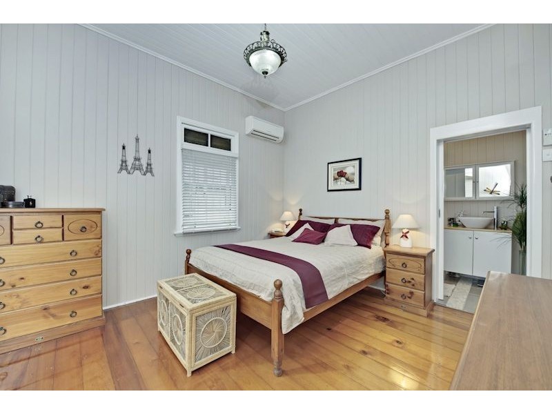 45 Ridge Street (access from Thomas St), Greenslopes QLD 4120