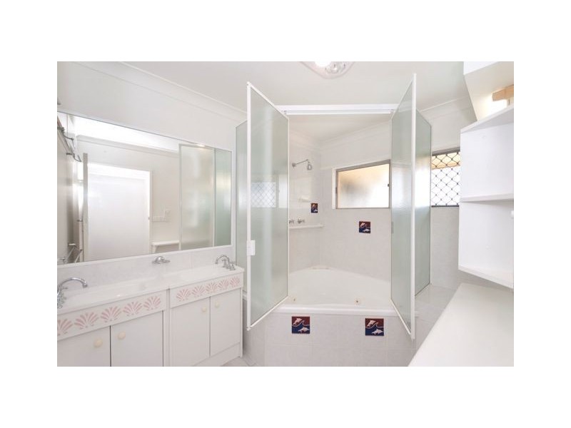 12 Gralunga Street, Mansfield QLD 4122