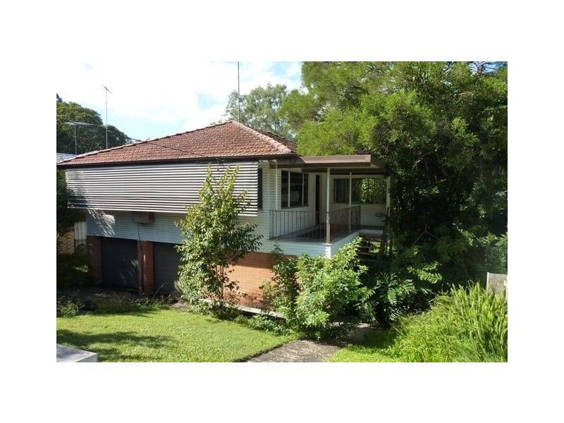 46 Dobbs Street, Holland Park West QLD 4121