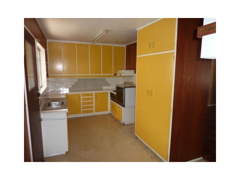 46 Dobbs Street, Holland Park West QLD 4121