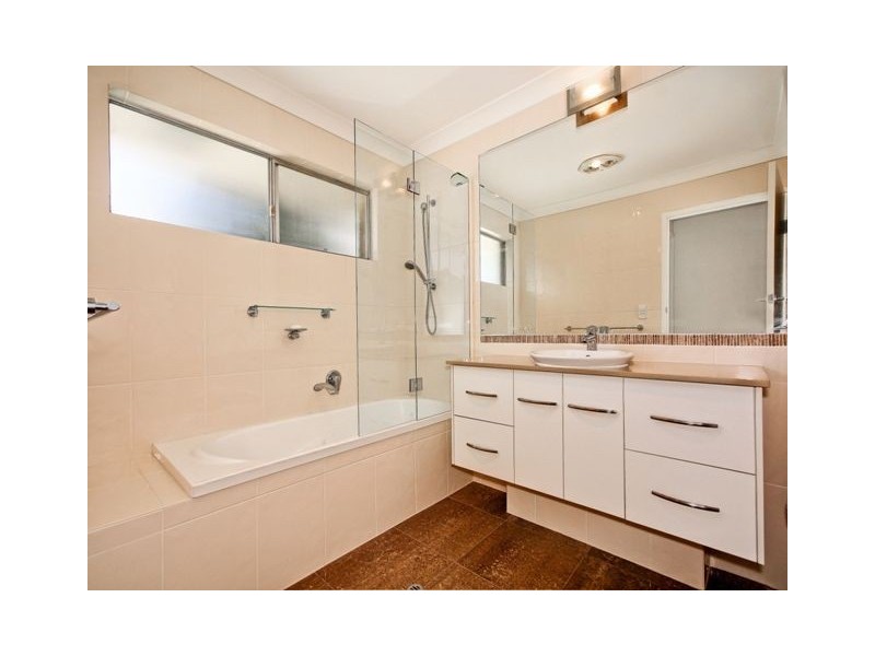 9 Capella Street, Coorparoo QLD 4151