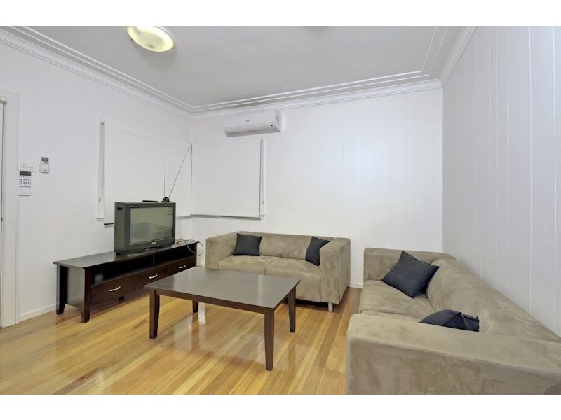 16 Leeds Street, Rocklea QLD 4106