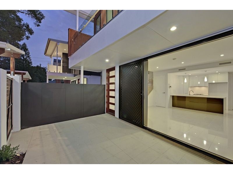 1-2/232 Riding Road, Balmoral QLD 4171