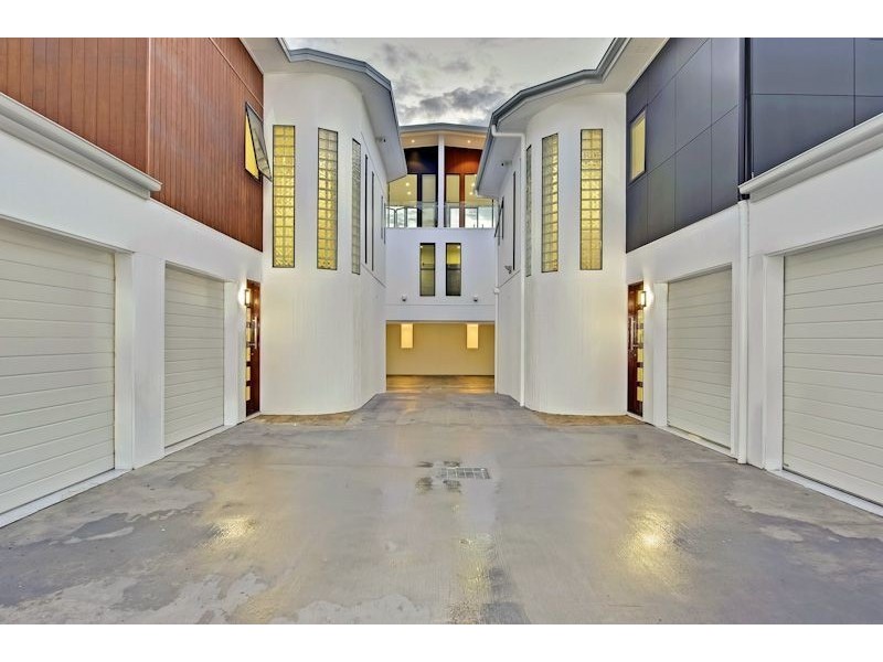 1-2/232 Riding Road, Balmoral QLD 4171