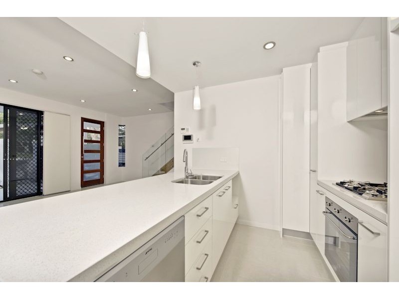 1-2/232 Riding Road, Balmoral QLD 4171