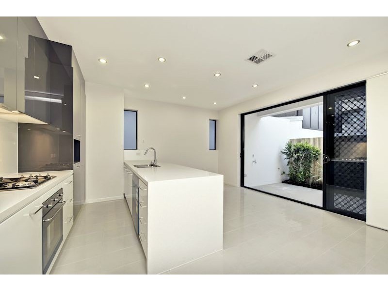 1-2/232 Riding Road, Balmoral QLD 4171