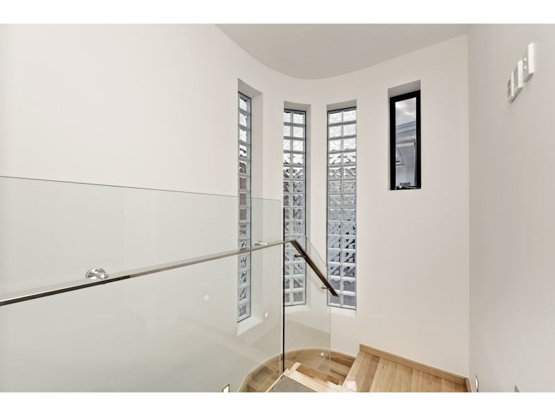 1-2/232 Riding Road, Balmoral QLD 4171