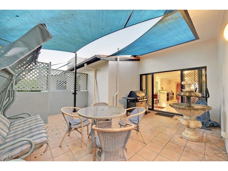11/16 Norman Crescent, Norman Park QLD 4170