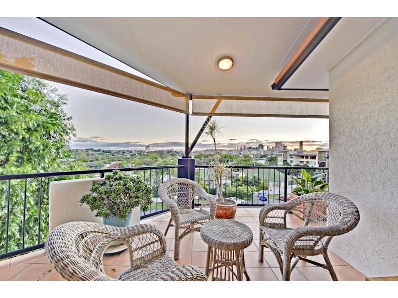 11/16 Norman Crescent, Norman Park QLD 4170