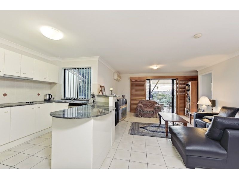 11/16 Norman Crescent, Norman Park QLD 4170