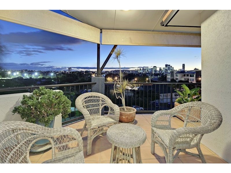 11/16 Norman Crescent, Norman Park QLD 4170
