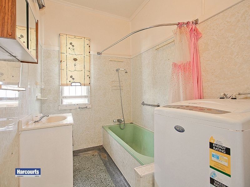 81 Woodhill Avenue, Coorparoo QLD 4151