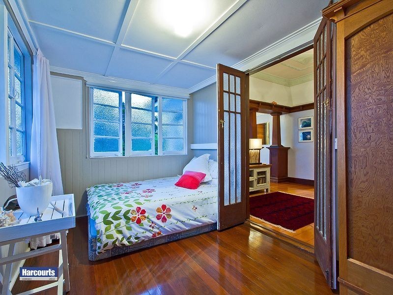 496 Cavendish Road, Coorparoo QLD 4151