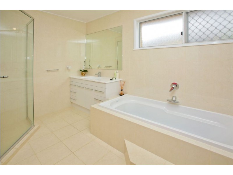 77 Dykes Street (Cnr Dalgety Street), Mount Gravatt East QLD 4122