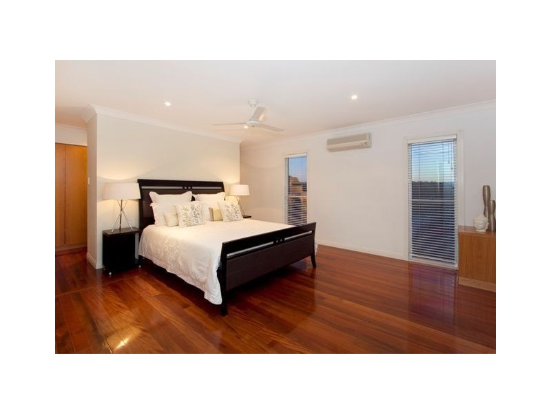 37 Dagmar Street, Holland Park West QLD 4121