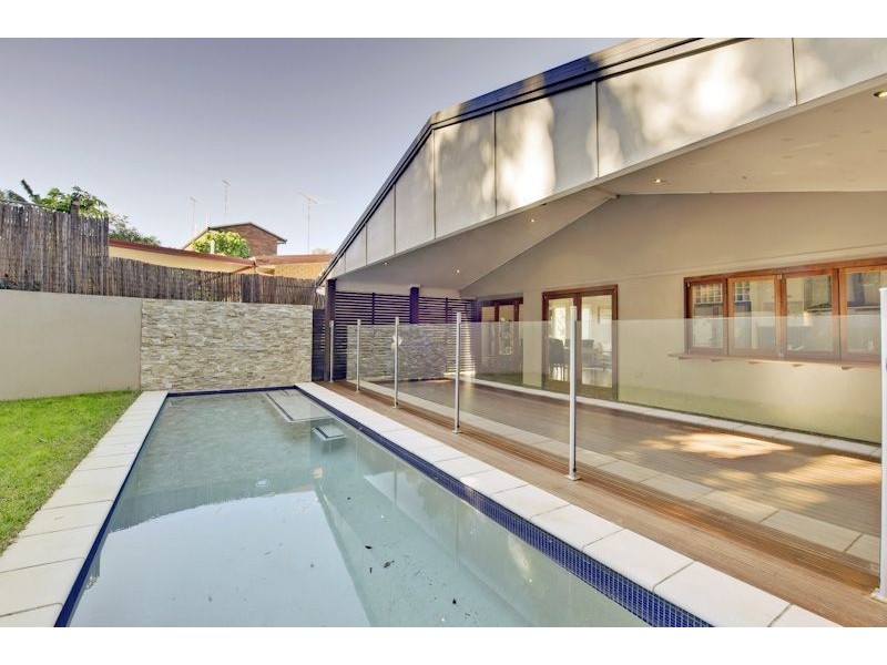 18 Cluden Street, Holland Park West QLD 4121