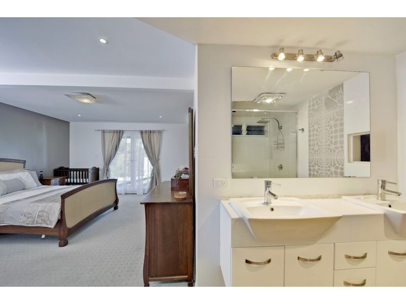 18 Cluden Street, Holland Park West QLD 4121