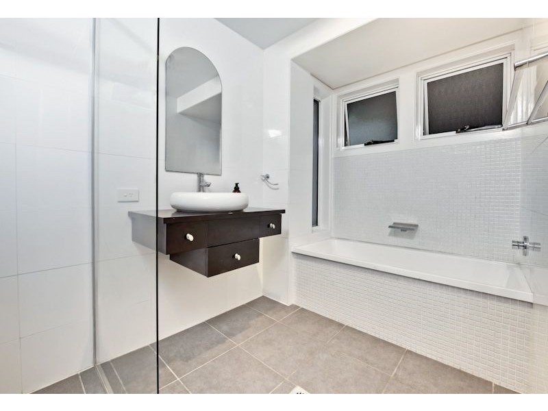 18 Cluden Street, Holland Park West QLD 4121