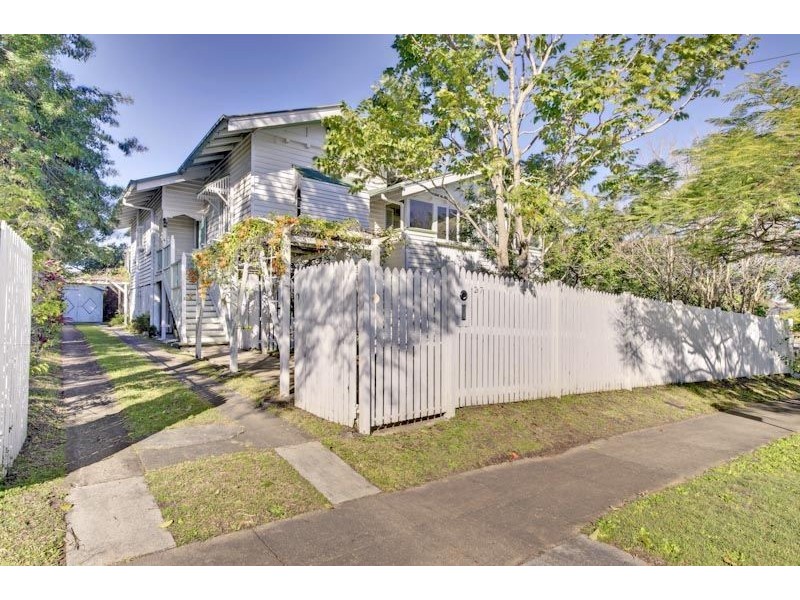 27 Pinecroft Street, Camp Hill QLD 4152