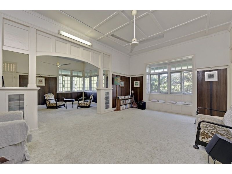 27 Pinecroft Street, Camp Hill QLD 4152