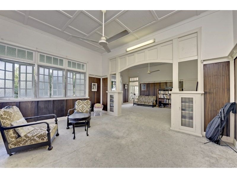 27 Pinecroft Street, Camp Hill QLD 4152