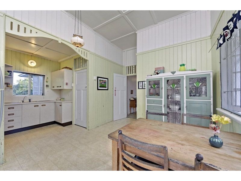 27 Pinecroft Street, Camp Hill QLD 4152