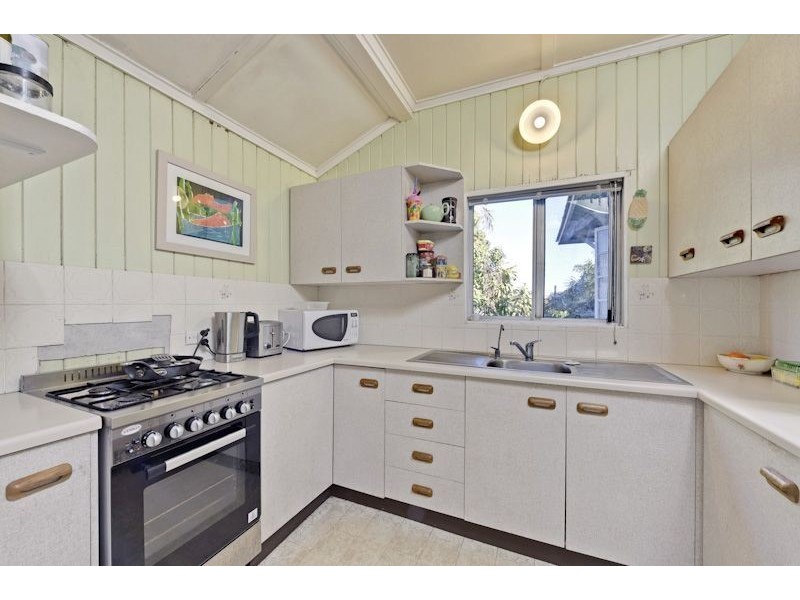 27 Pinecroft Street, Camp Hill QLD 4152