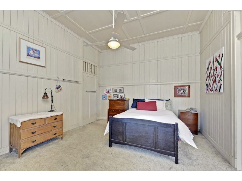 27 Pinecroft Street, Camp Hill QLD 4152