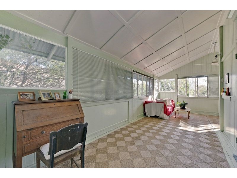 27 Pinecroft Street, Camp Hill QLD 4152