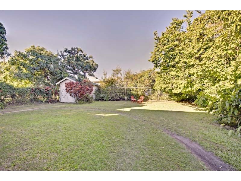 27 Pinecroft Street, Camp Hill QLD 4152