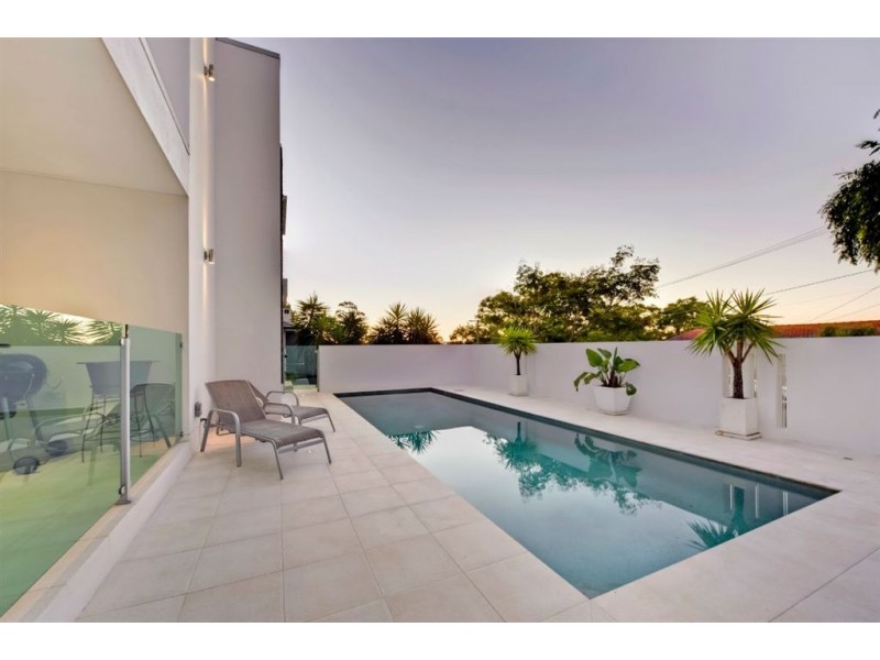 11 Crucis Street, Coorparoo QLD 4151