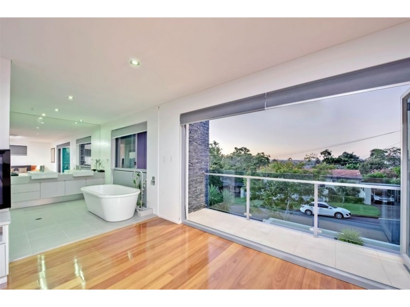 11 Crucis Street, Coorparoo QLD 4151