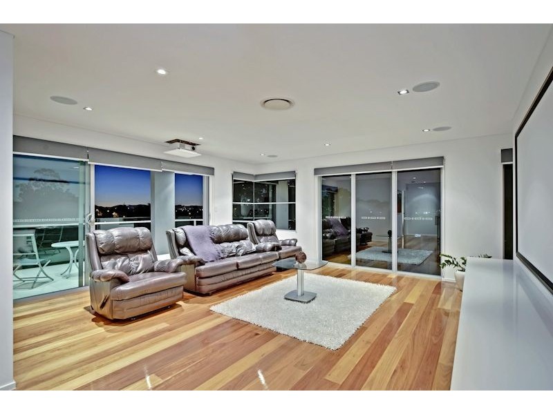 11 Crucis Street, Coorparoo QLD 4151