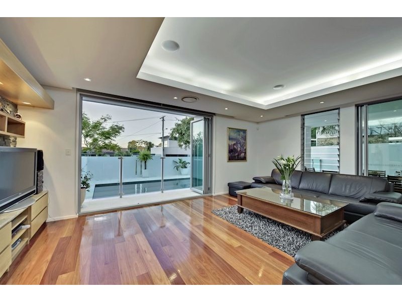 11 Crucis Street, Coorparoo QLD 4151